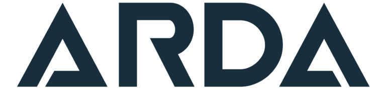 De afbeelding toont het woord "ARDA" in vette, geometrische hoofdletters met gestileerde 'A's die op driehoeken lijken, wat een modern gevoel oproept dat geschikt is voor cyberbeveiliging en digitale forensische branding.